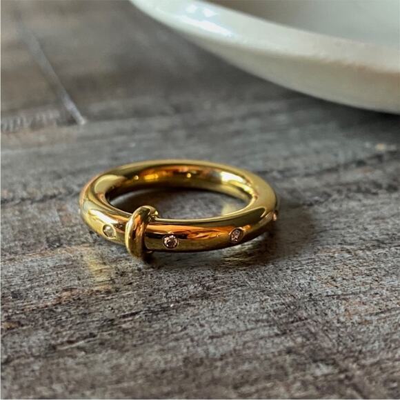 NEW Simple Round Gold & Rhinestone Ring - Picture 2 of 11